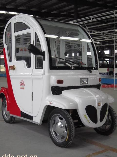 四輪兩座帶封閉駕駛室電動(dòng)車